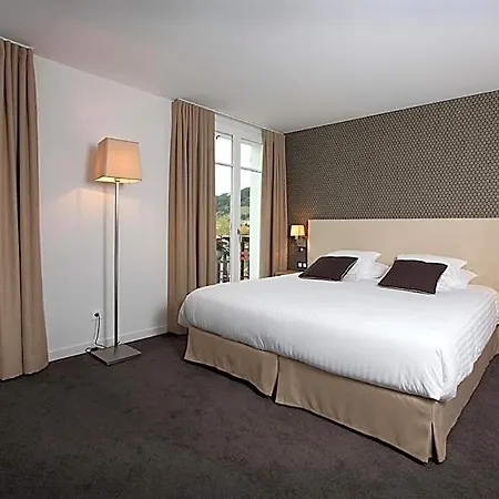 Logis De La Nivelle Hotel