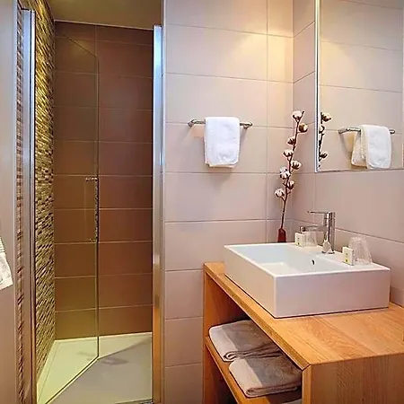 Hotel Logis De La Nivelle 3*