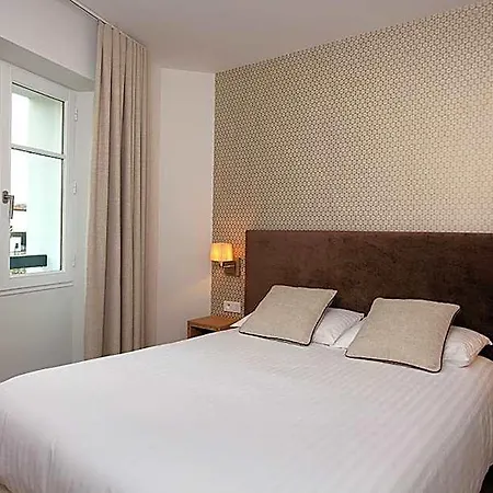 Hotel Logis De La Nivelle 3*