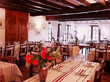 Logis De La Nivelle Hotel