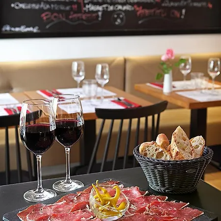 Logis De La Nivelle Hotel