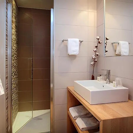 Logis De La Nivelle 3*