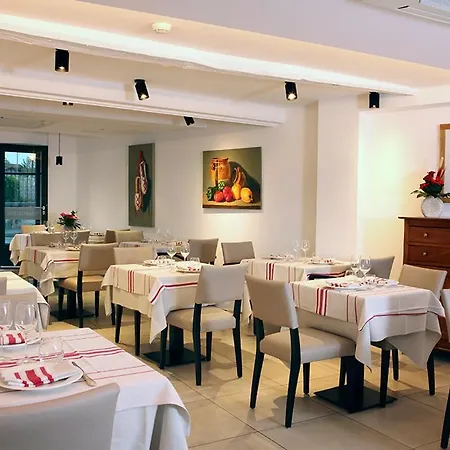 Logis De La Nivelle Hotel 3*