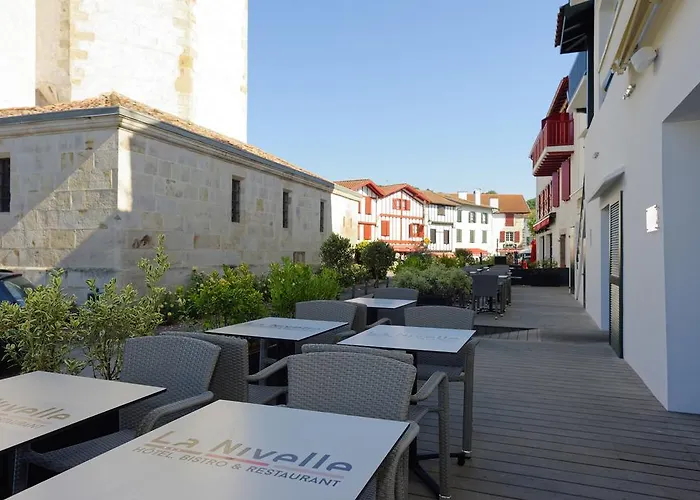 Logis De La Nivelle 호텔 3*