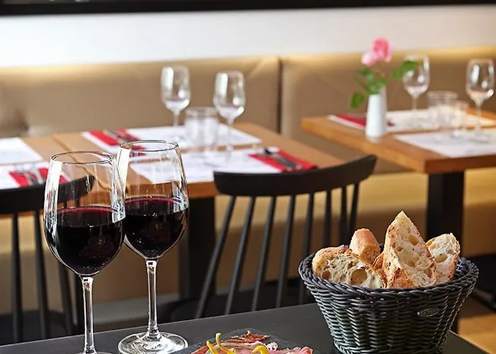 Logis De La Nivelle 호텔