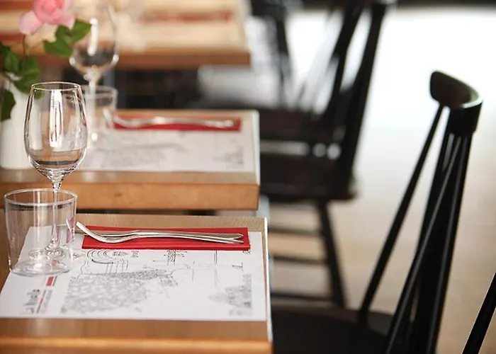 Logis De La Nivelle 호텔 3*