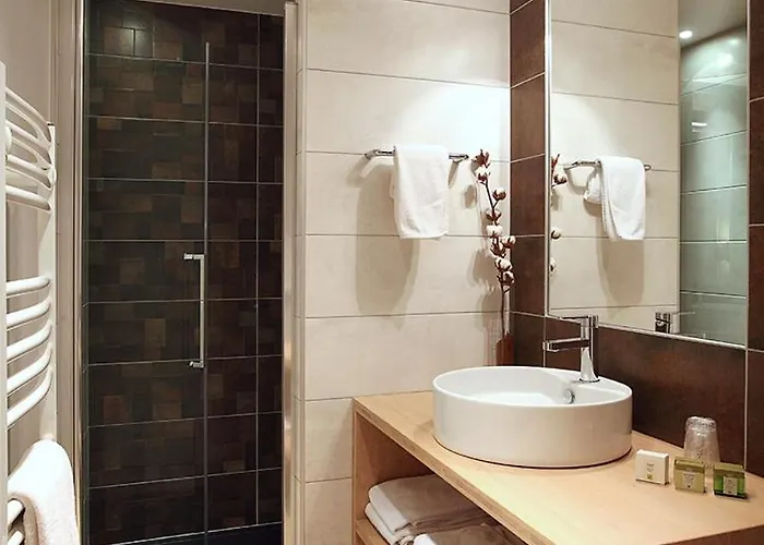 Logis De La Nivelle 호텔 3*